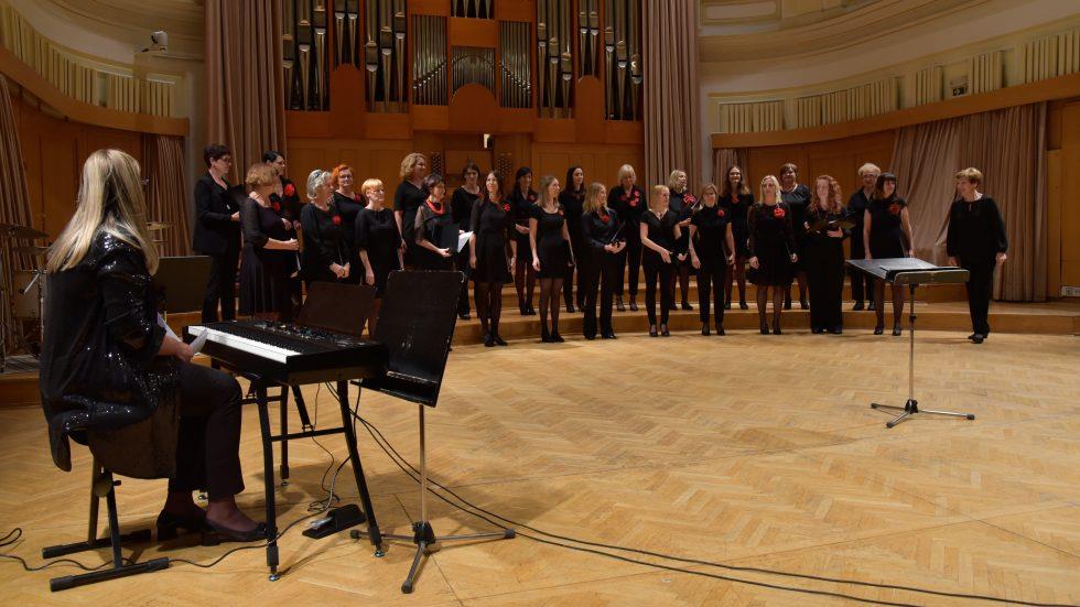 U Iteljski Pevski Zbor Na Odru Slovenske Filharmonije Pivka Si