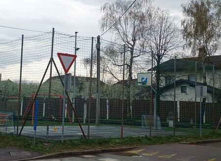 V Selcah nova zaščitna ograja izboljšala varnost na igrišču