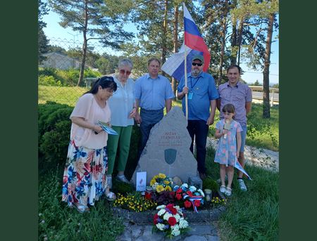 slovesnost ob spomeniku