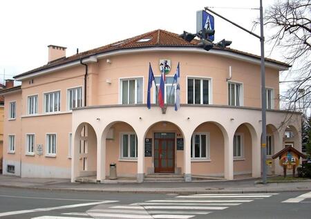 stavba Občine Pivka