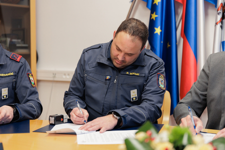 260311-gasilci-podpis-foto-blaz-lencek-17